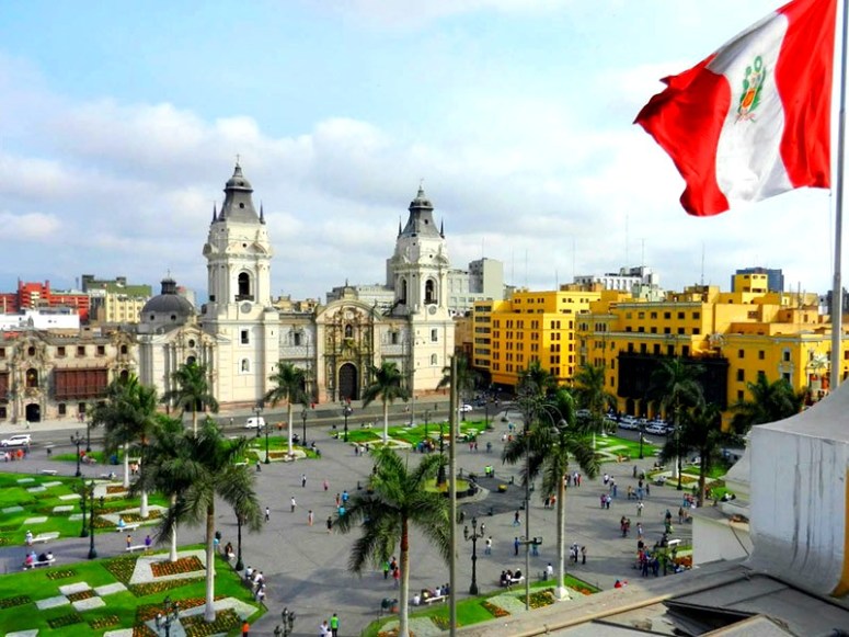 plaza-de-armas-lima-peru-800x600